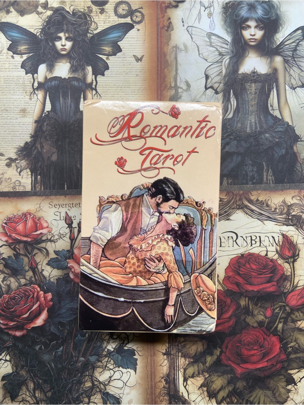 Romantic Tarot Deck - Cream and Black